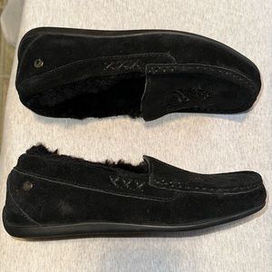 Brand new and never worn. Shearling fur on the inside, black in color.